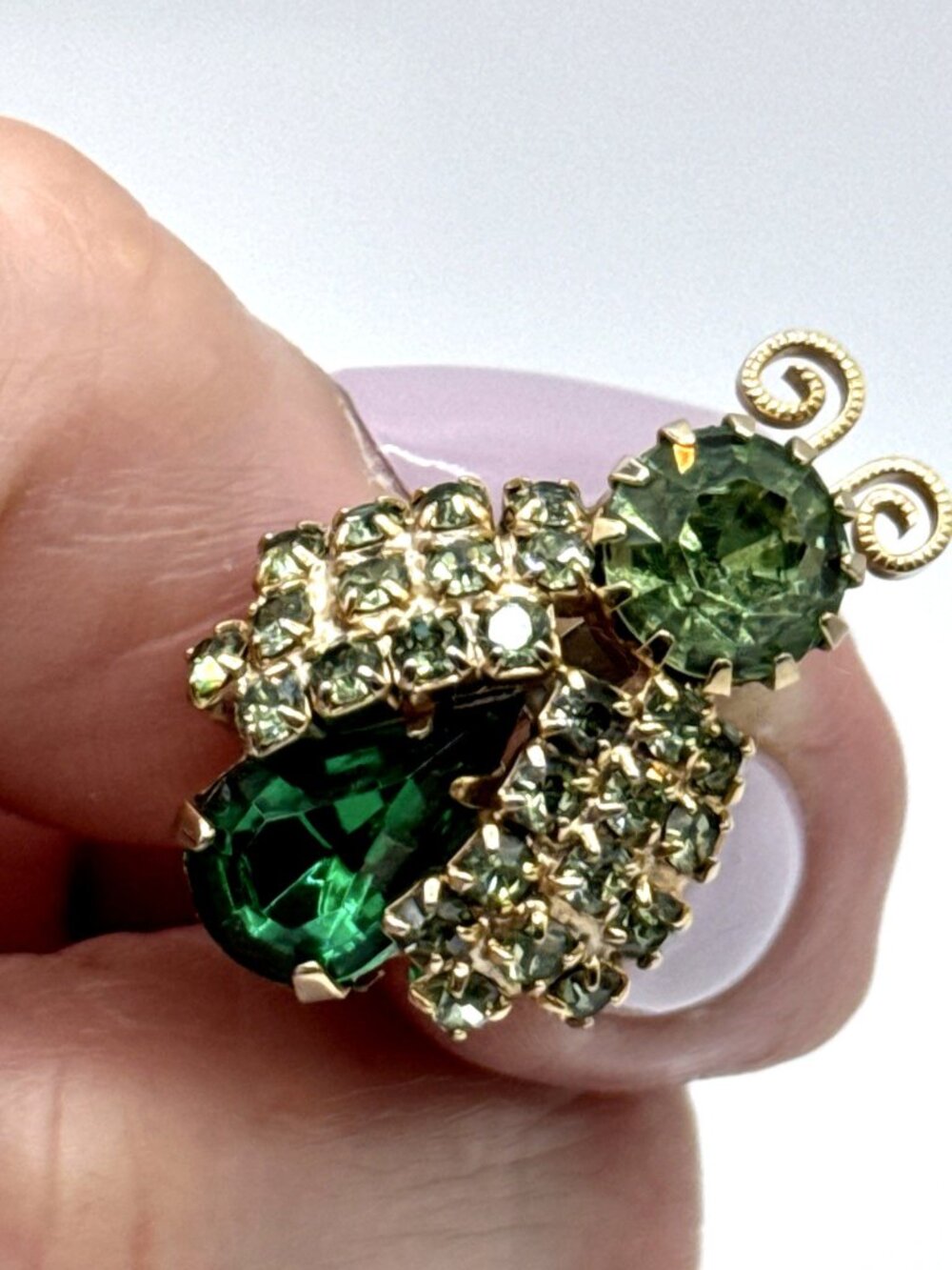 Bumble Bee Brooch Green Rhinestones Gold Tone Facetted Stones Spring Nature
